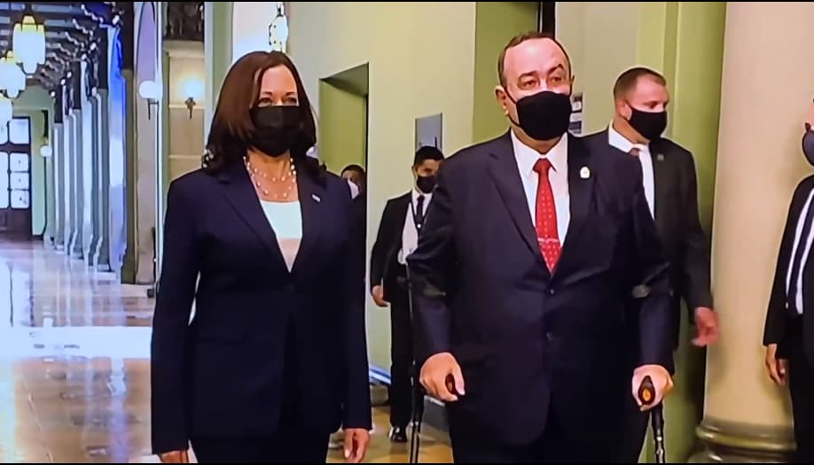 Kamala Harris llega a Palacio Nacional