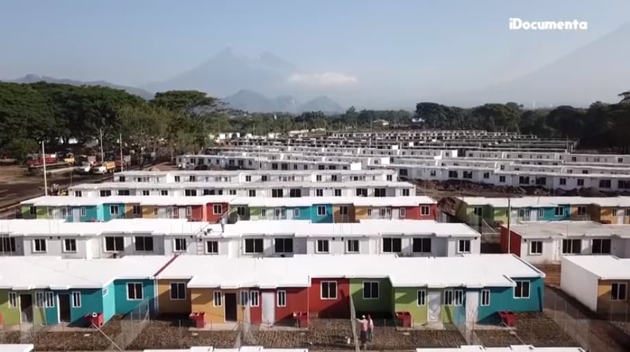 ara los beneficiados de la erupción del volcán de fuego en junio pasado