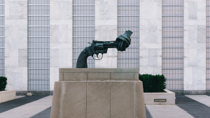 EL PRINCIPIO DE LA FUERZA ES COSA DEL PASADO. UN FUTURO BRILLANTE REQUIERE UNA INICIATIVA DE GOBERNANZA GLOBAL.