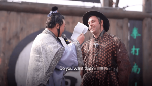 UN PARQUE TEMÁTICO DE KUNG FU EN EL CENTRO DE CHINA LLEVA A LOS VISITANTES A UN VIAJE SALVAJE EN EL TIEMPO.