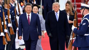 XI JINPING LLEGA A EE. UU. PARA UNA VISITA DE ESTADO Y ES RECIBIDO POR TRUMP EN EL AEROPUERTO